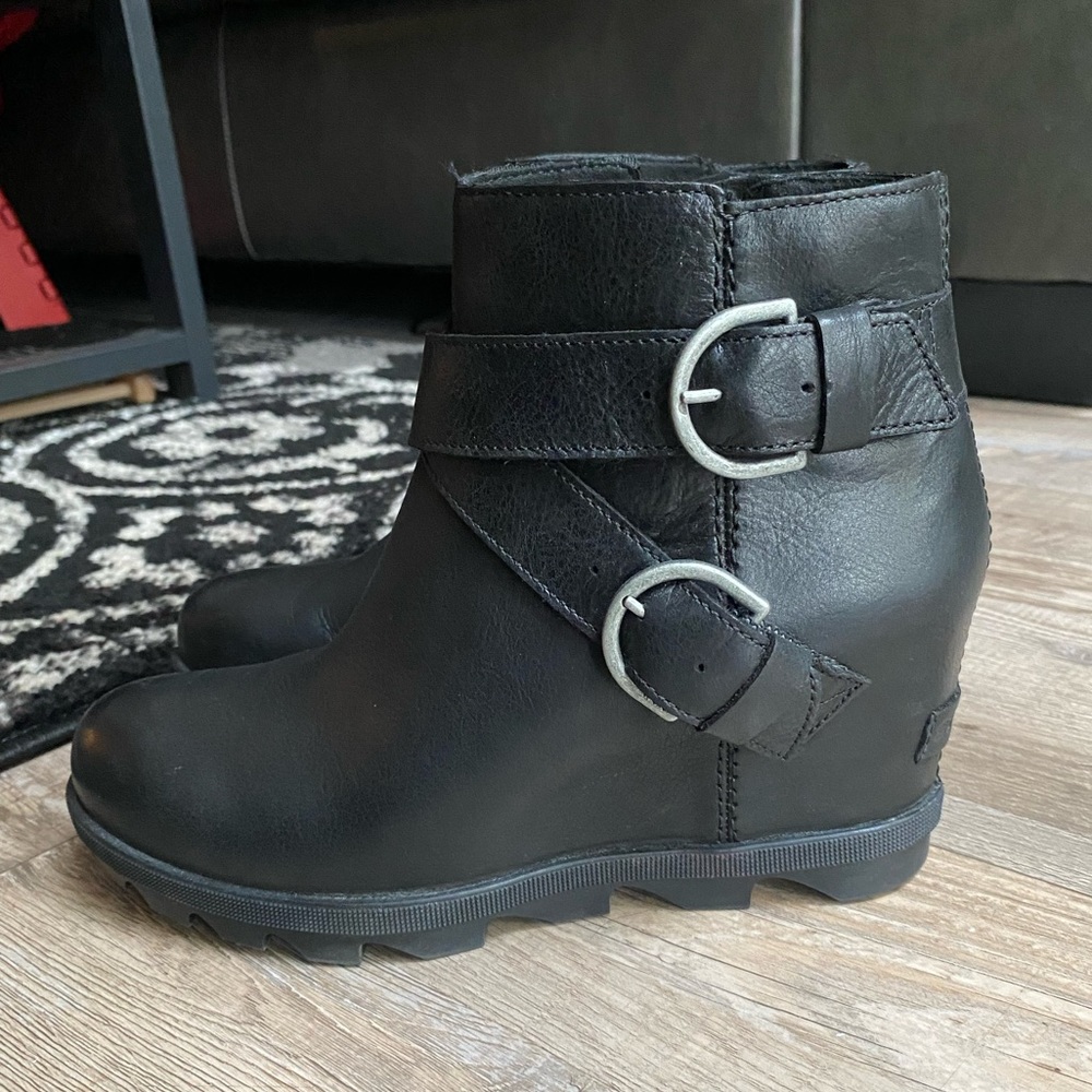 Sorel Joan of the Arctic Wedge II buckle bootie